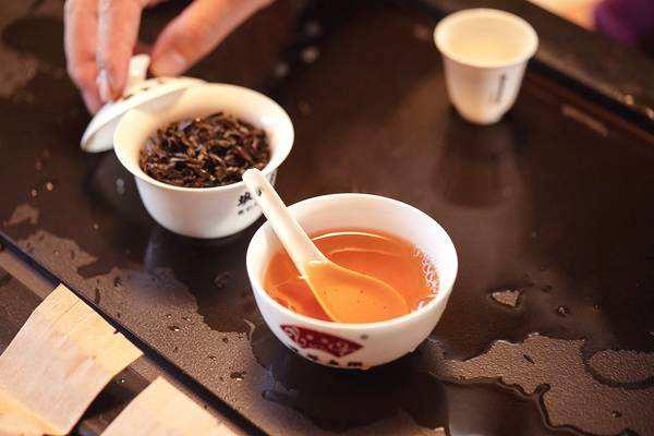 暑天喝茶讲究什么方法？教你四种茶不同喝法！